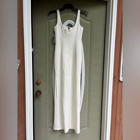 NWT Luxury Aidan Mattox White Maxi Dress US 2 - Picture 1 of 9